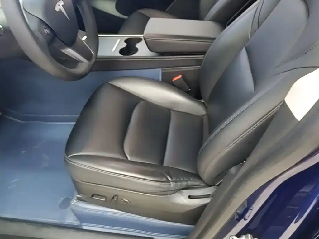 Tesla Model Y — миниатюра 15