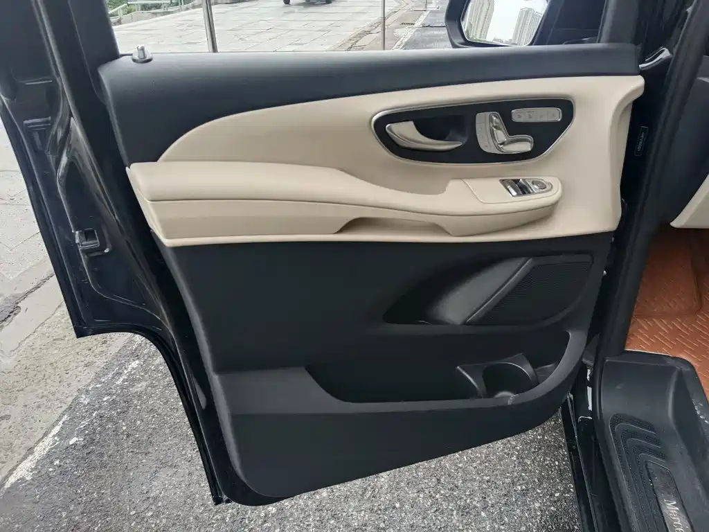 Mercedes-Benz V-Class — миниатюра 14