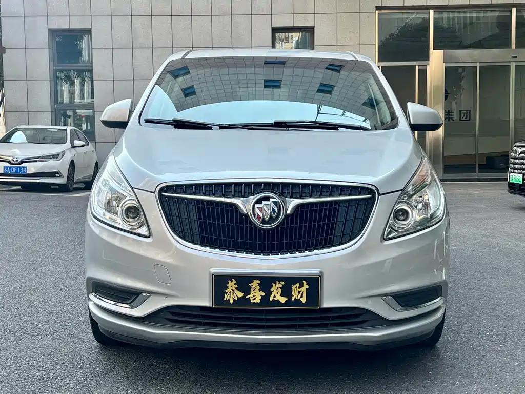 Buick GL8 — миниатюра 2