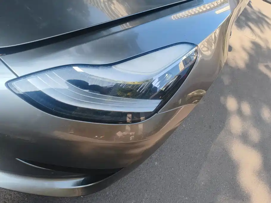 Tesla Model 3 — миниатюра 5