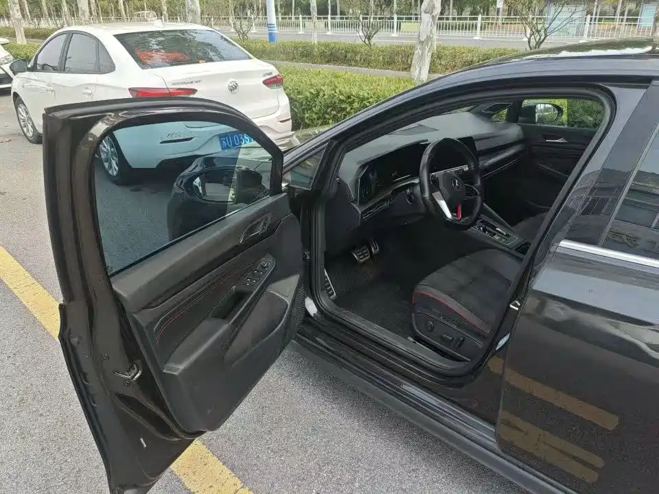 Volkswagen Golf GTI — миниатюра 3
