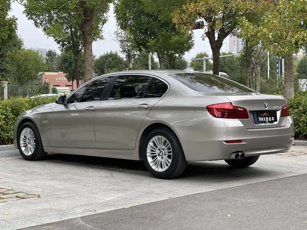 BMW 5 Series — миниатюра 7