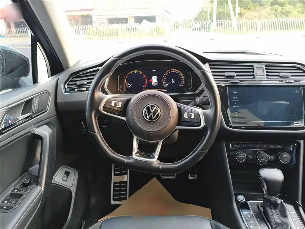 Volkswagen Tiguan L L 2021 330TSI AT R-Line