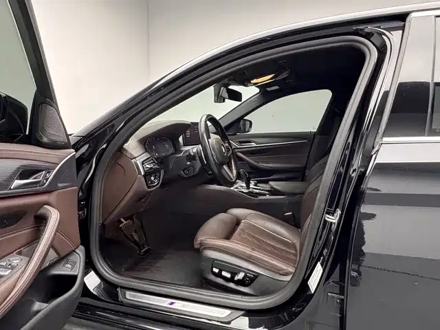 BMW 5 Series — миниатюра 11