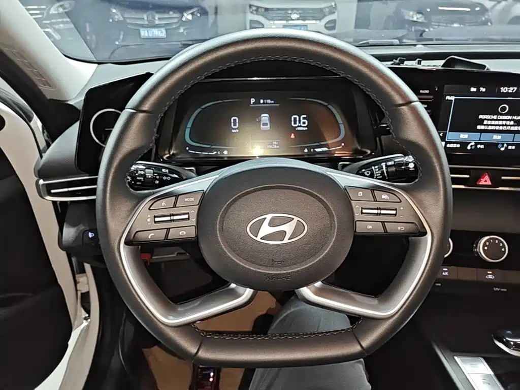 Hyundai Elantra — миниатюра 11