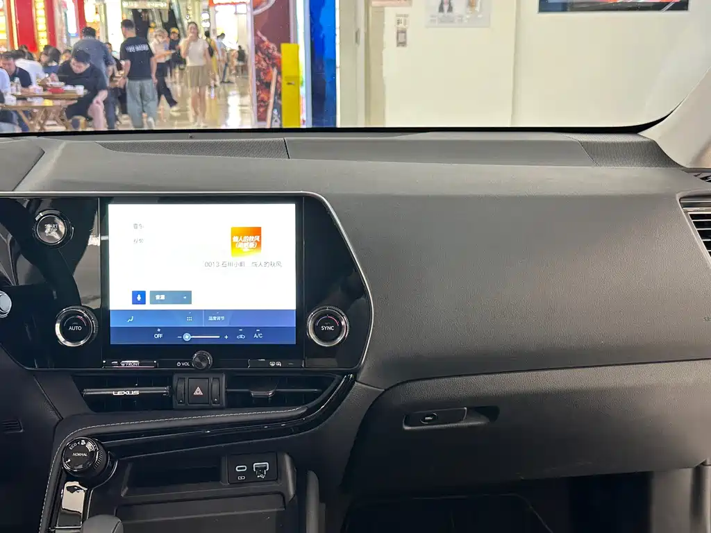Lexus NX — миниатюра 17