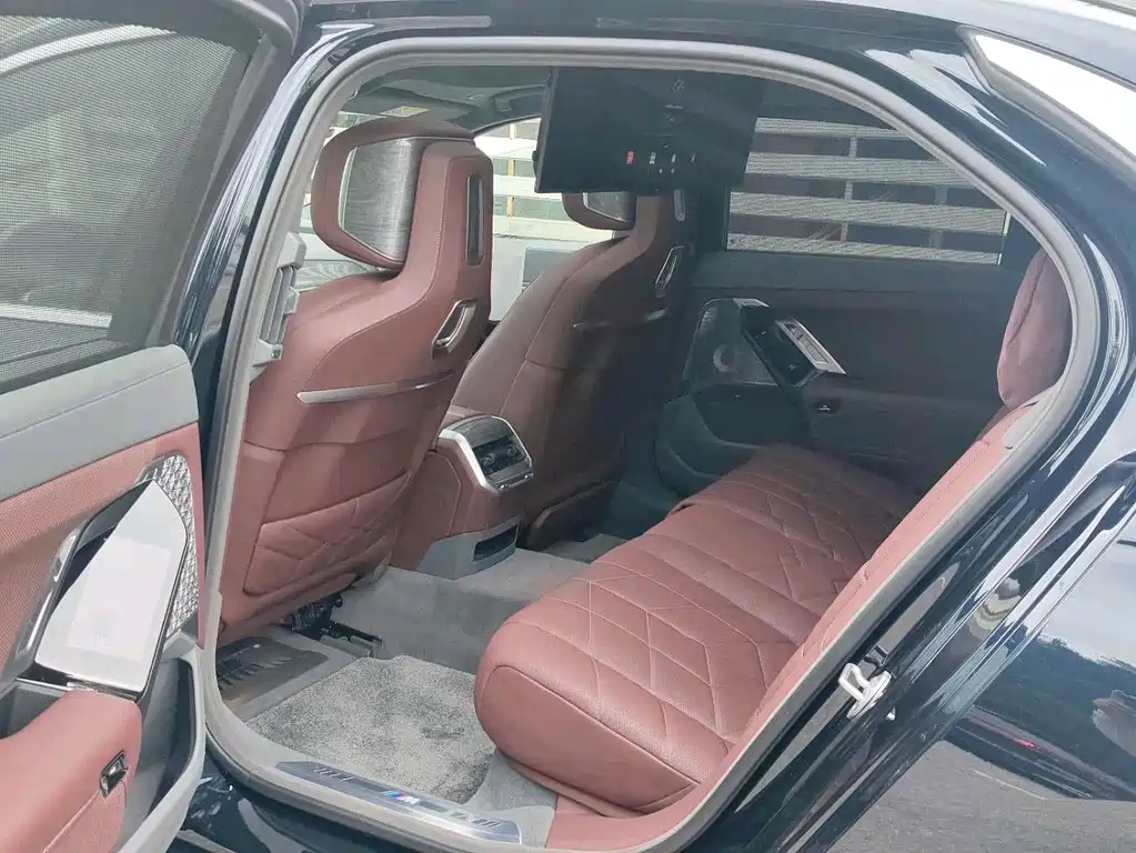 BMW i7 — миниатюра 10