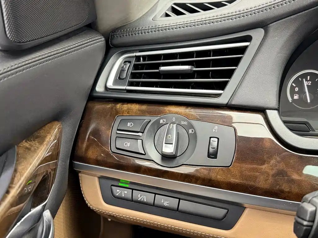 BMW 7 Series — миниатюра 20