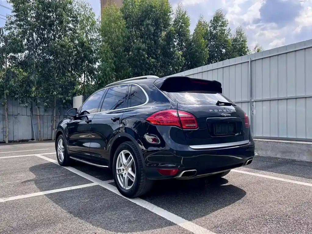 Porsche Cayenne — миниатюра 6