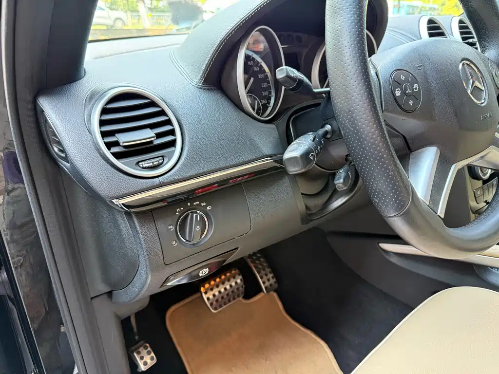 Mercedes-Benz M-Class — миниатюра 10