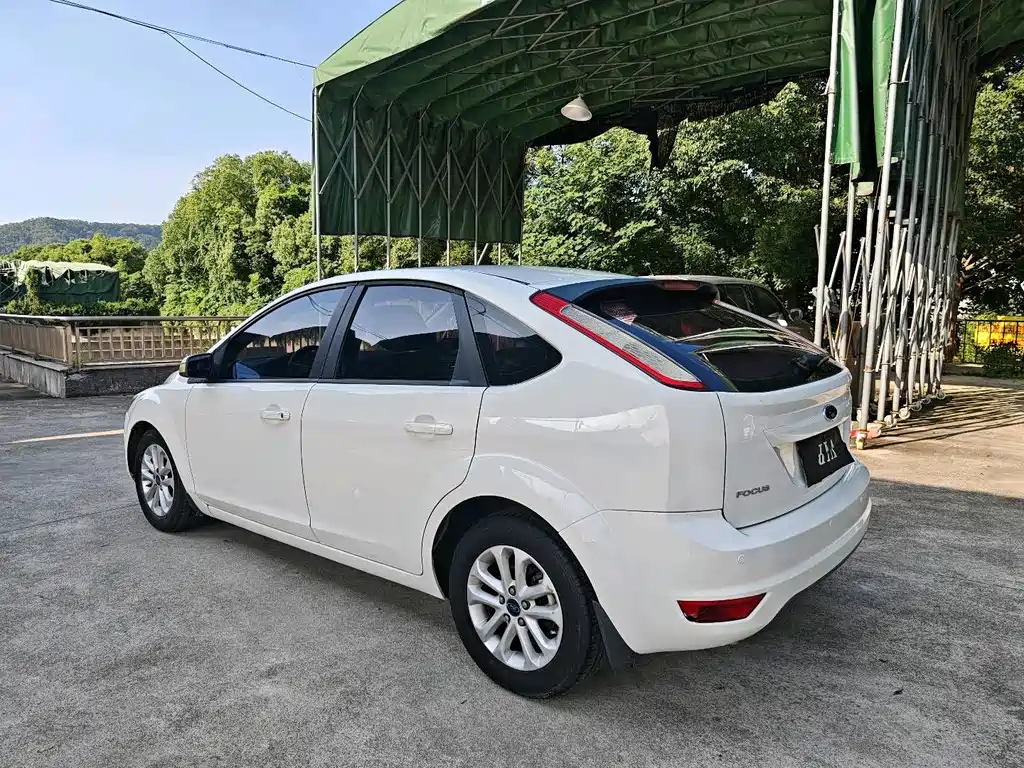 Ford Focus 2013 1.8L AT