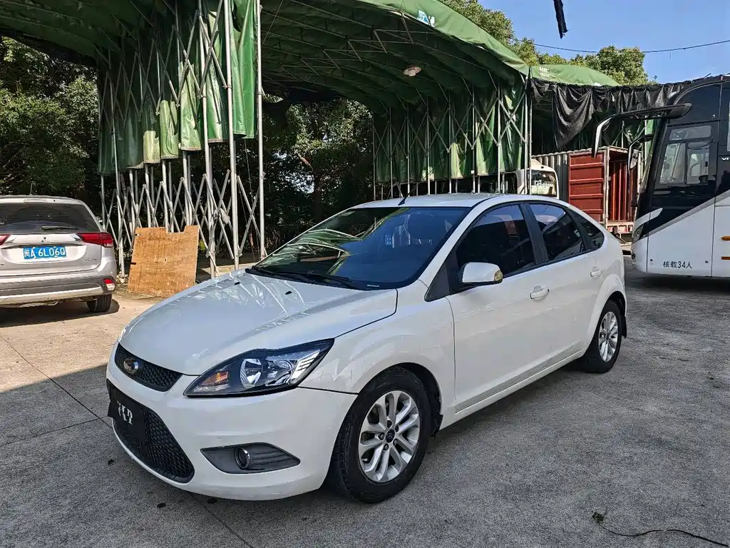 Ford Focus 2013 1.8L AT