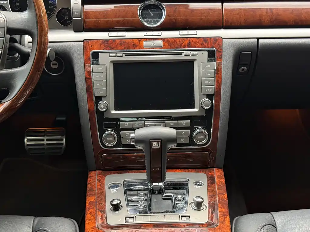Volkswagen Phaeton — миниатюра 16