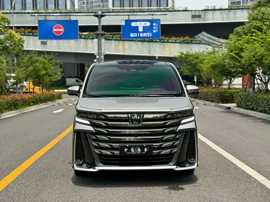 Toyota Vellfire — миниатюра 2