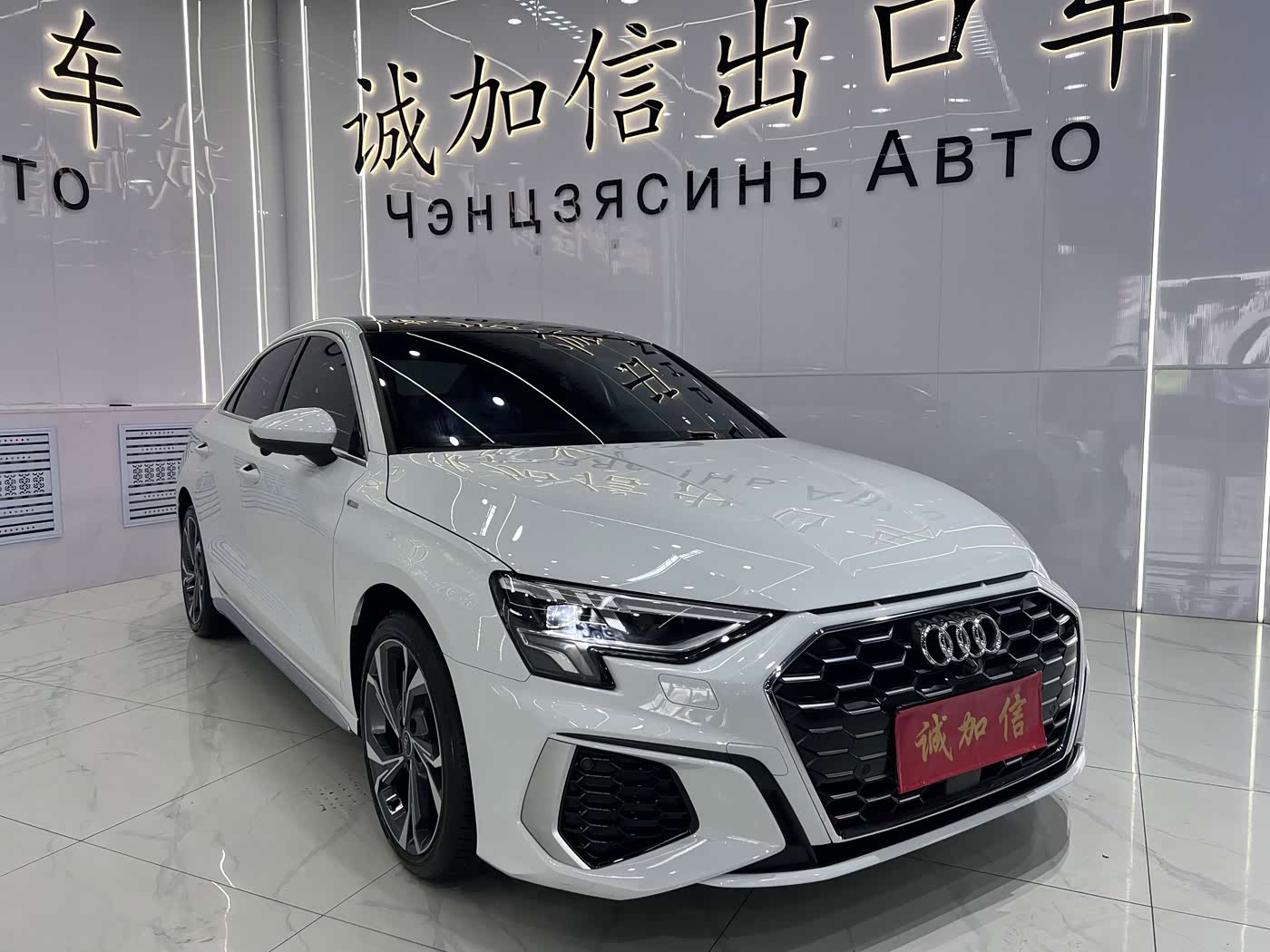 Audi A3 1.4 л 2023 г. Белый, пробег 40000 км