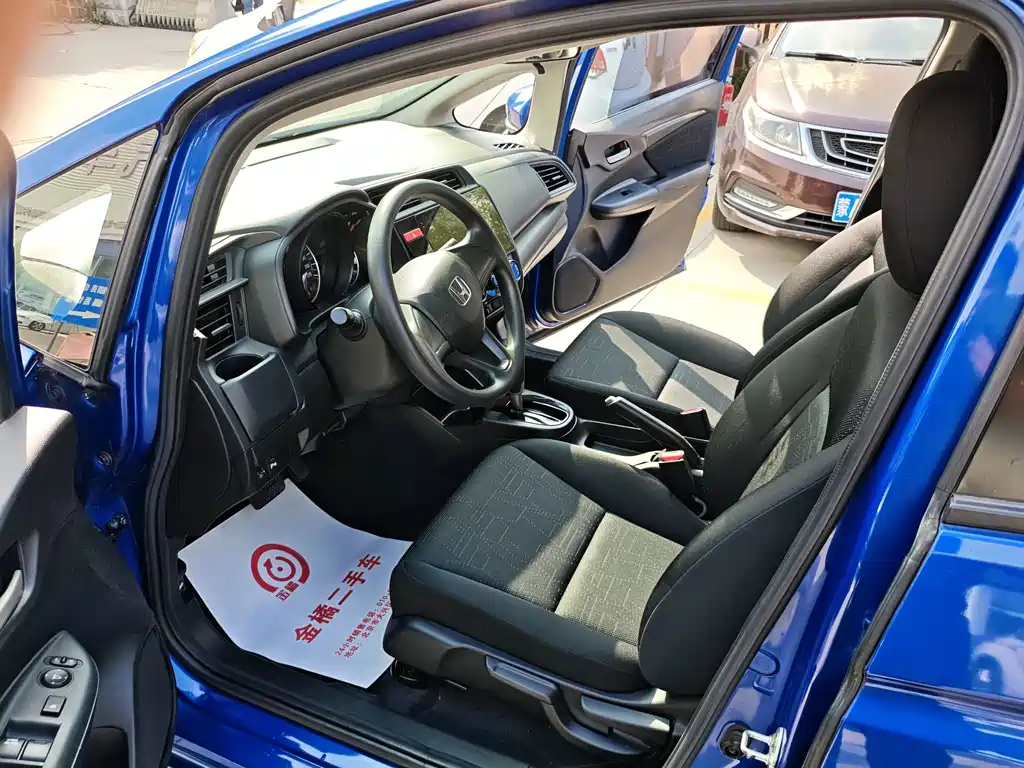 Honda Fit — миниатюра 8