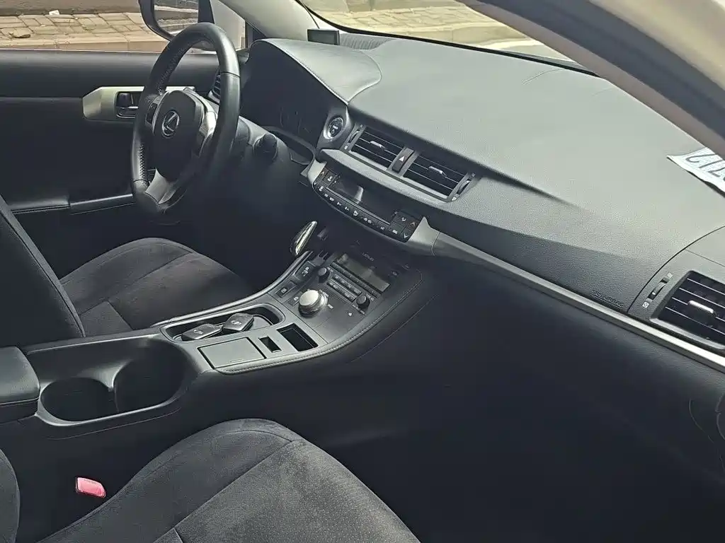 Lexus CT — миниатюра 9