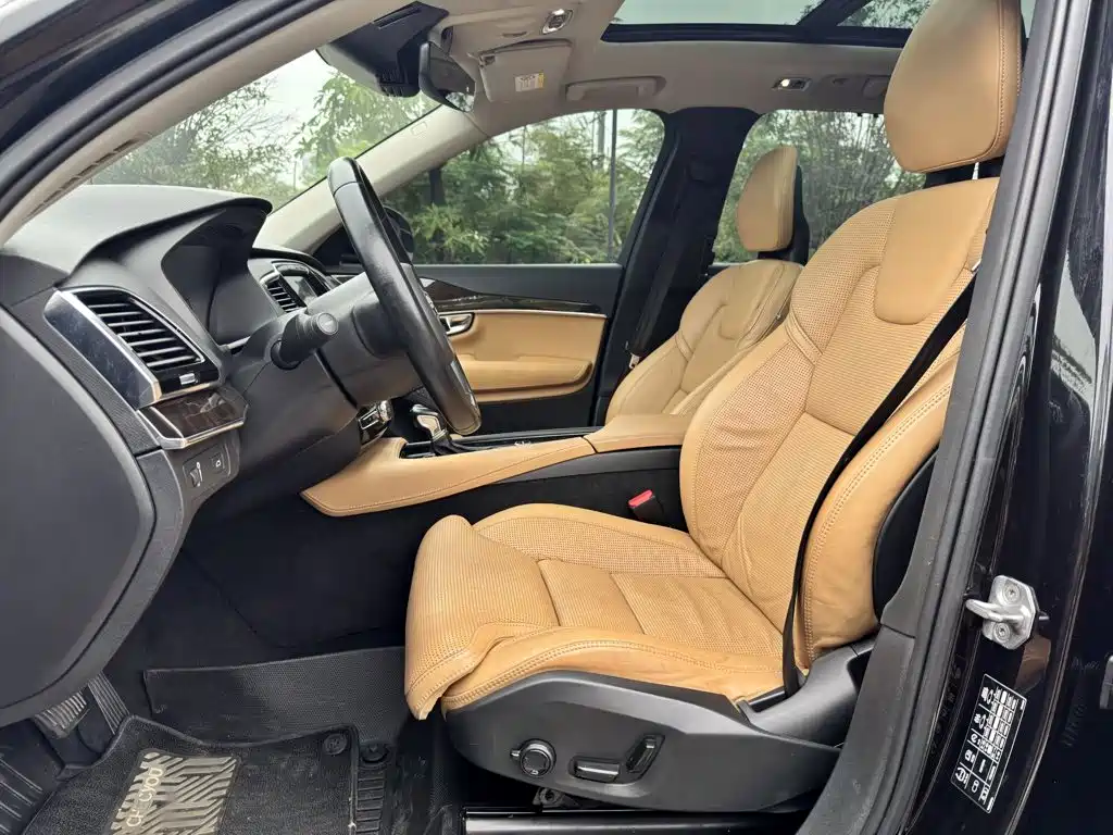 Volvo XC90 — миниатюра 10
