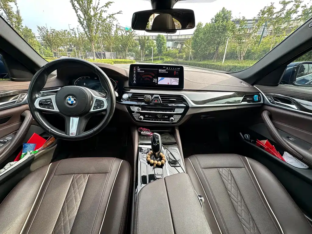 BMW 5 Series — миниатюра 8
