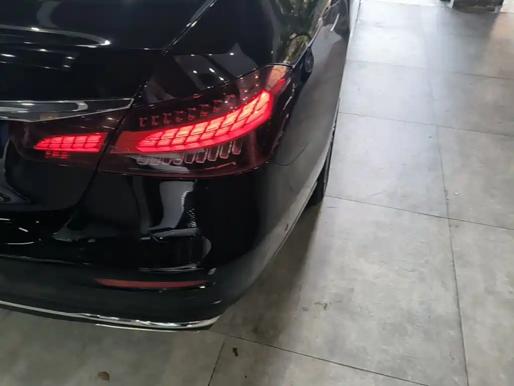 Mercedes-Benz E-Class — миниатюра 8