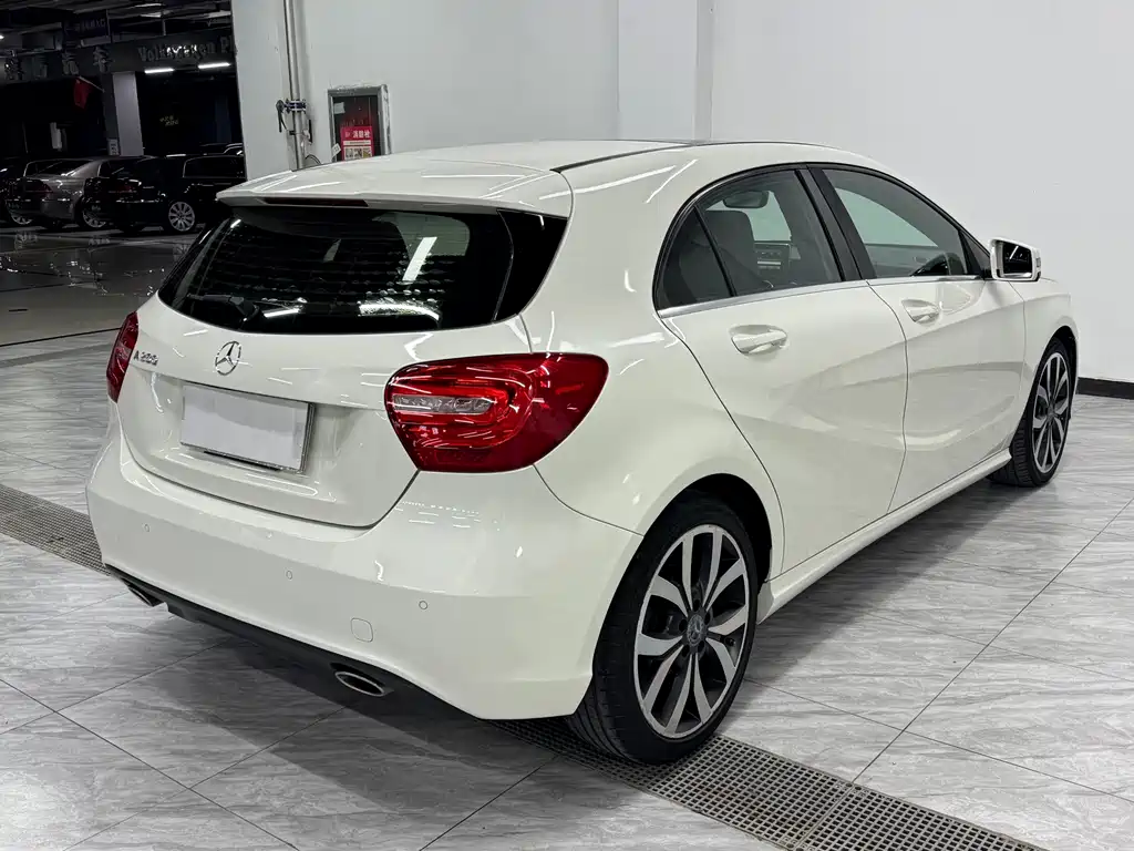 Mercedes-Benz A-Class (Import) — миниатюра 4
