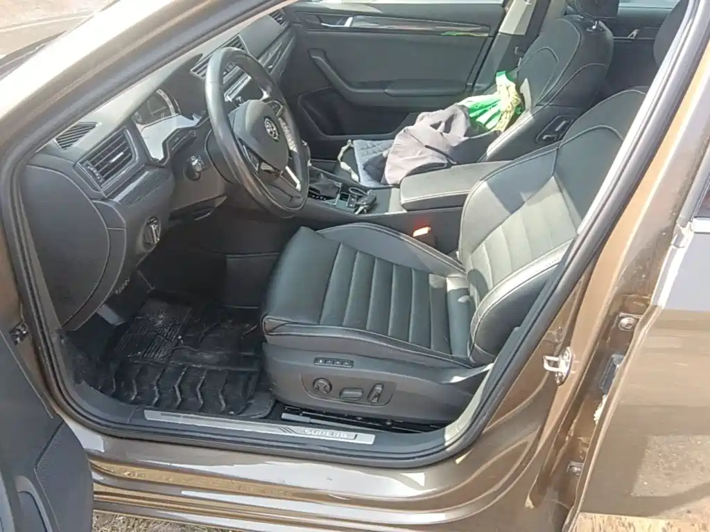 Skoda Superb — миниатюра 20