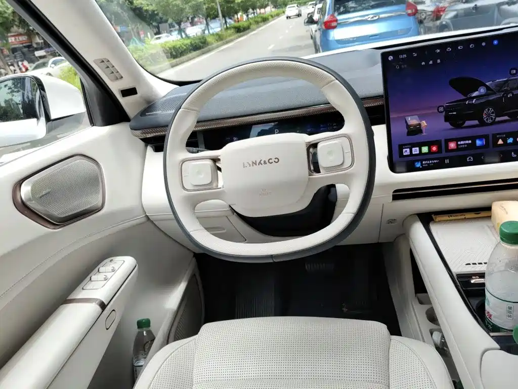 Lynk & Co 900 — миниатюра 3