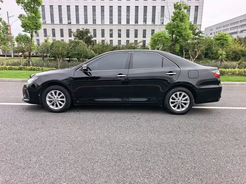Toyota Camry — миниатюра 11