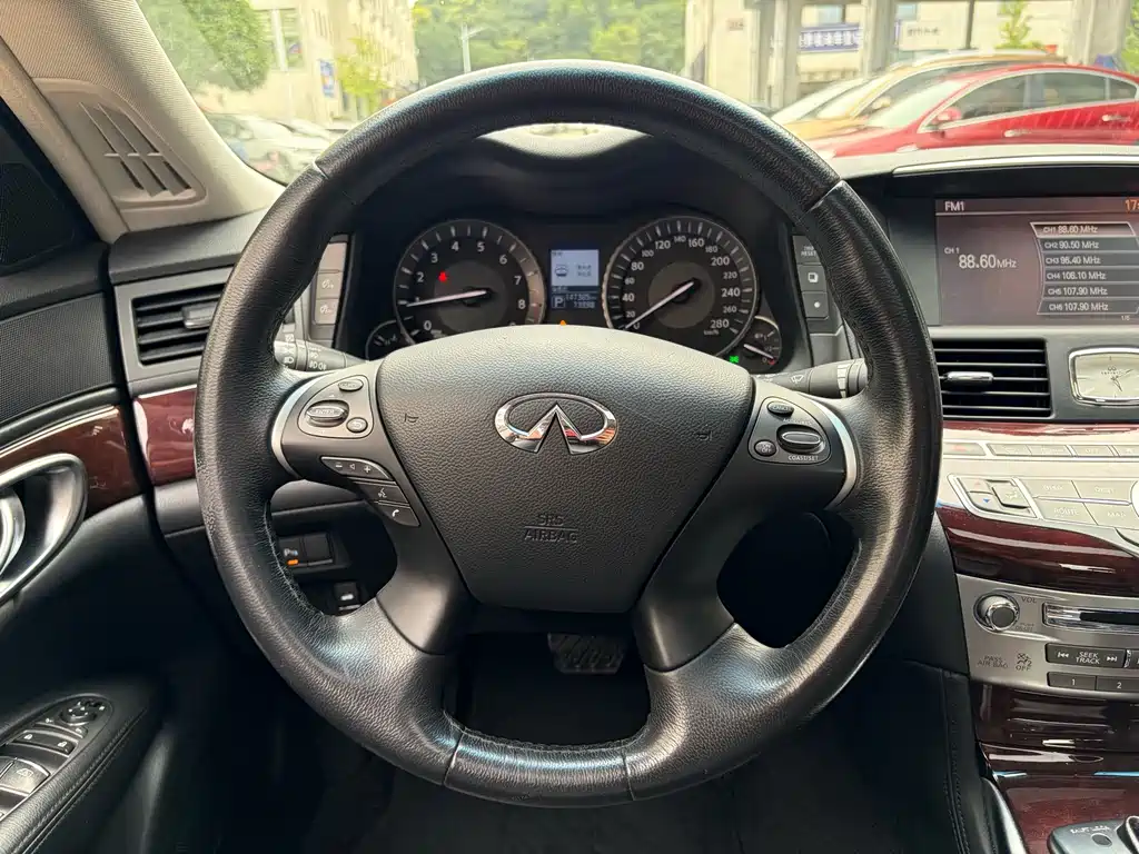 Infiniti Q70 — миниатюра 7
