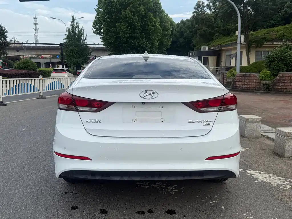 Hyundai Elantra — миниатюра 4