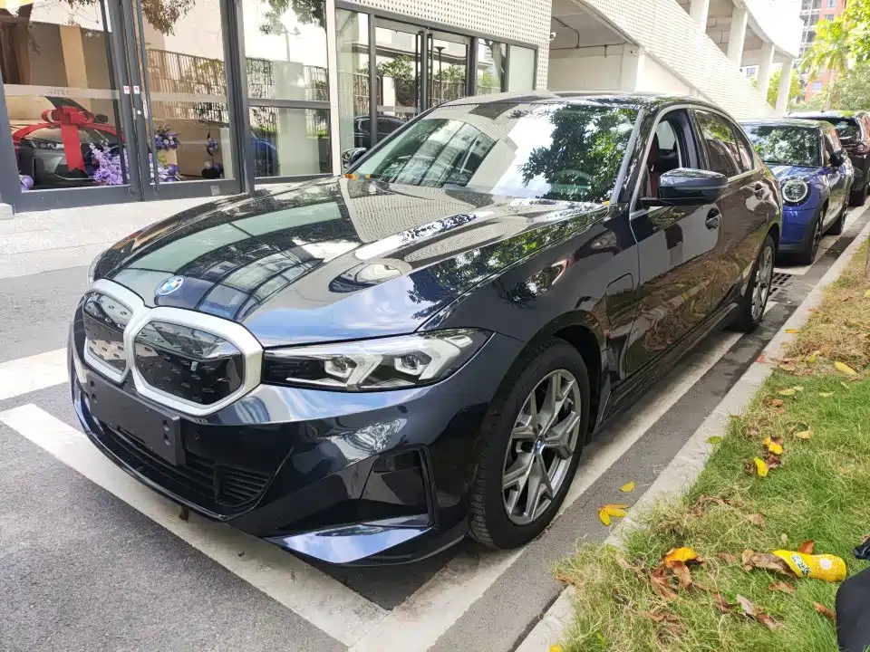 宝马i3 2022款 eDrive 35 L 2023