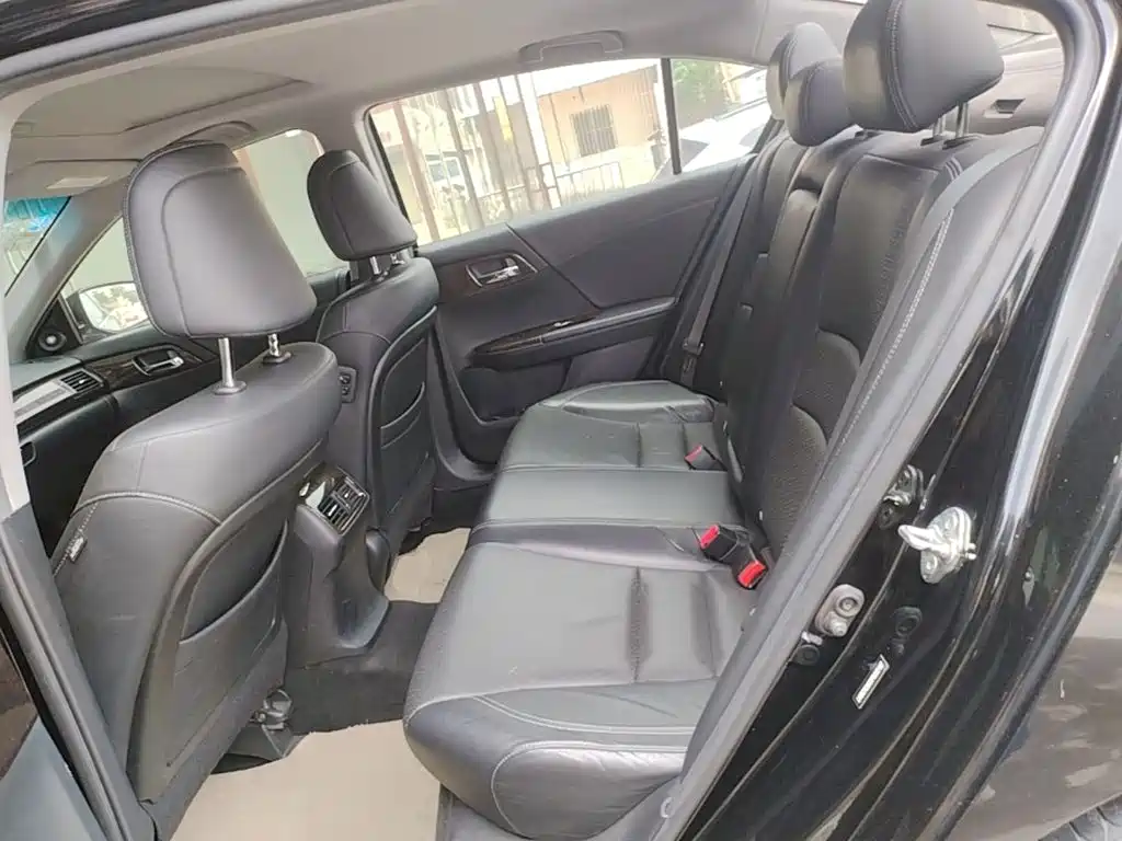 Honda Accord — миниатюра 17