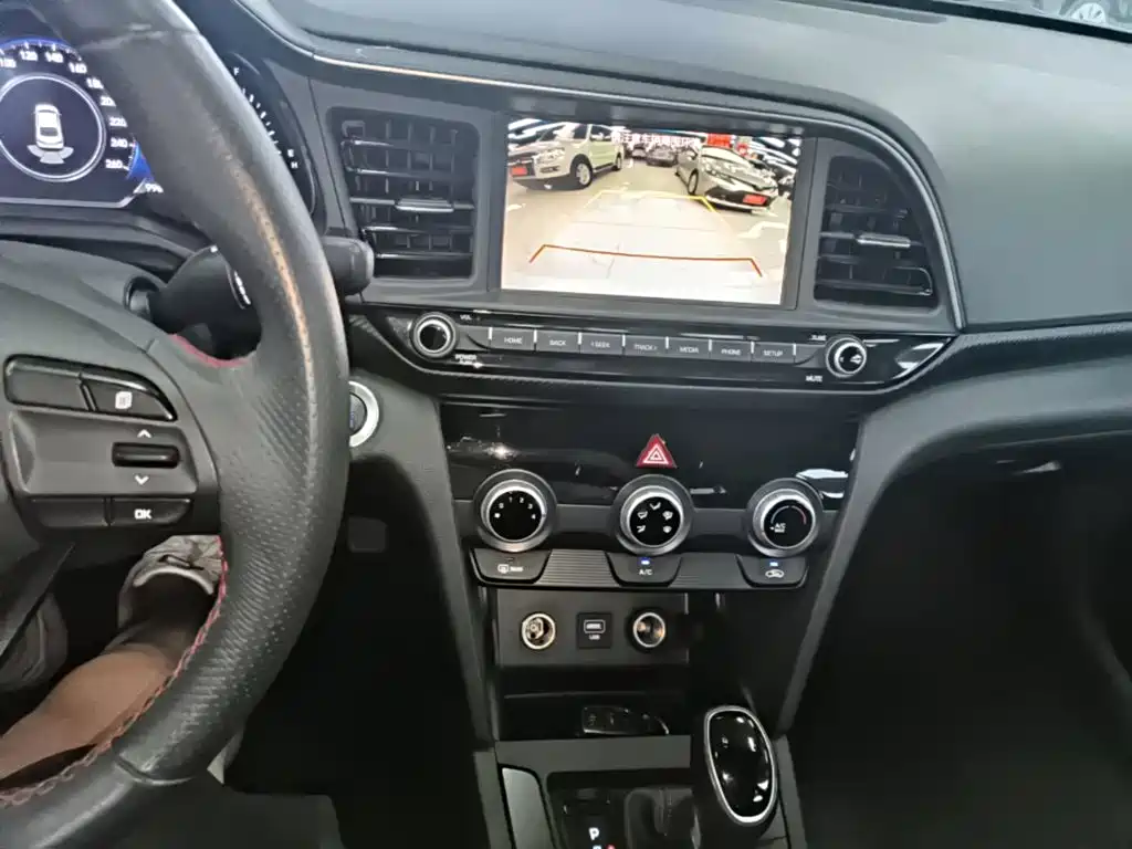 Hyundai Elantra — миниатюра 13