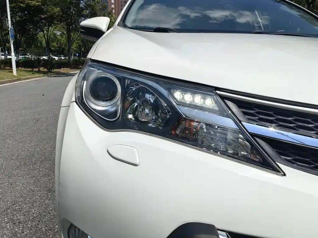 Toyota RAV4 — миниатюра 16
