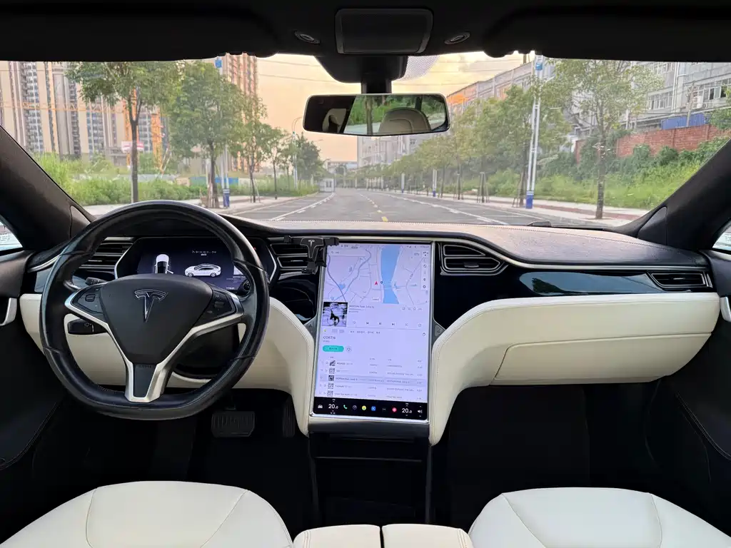 Tesla Model S — миниатюра 13