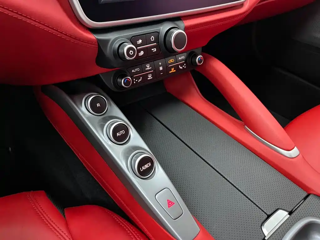 Ferrari GTC4Lusso — миниатюра 18