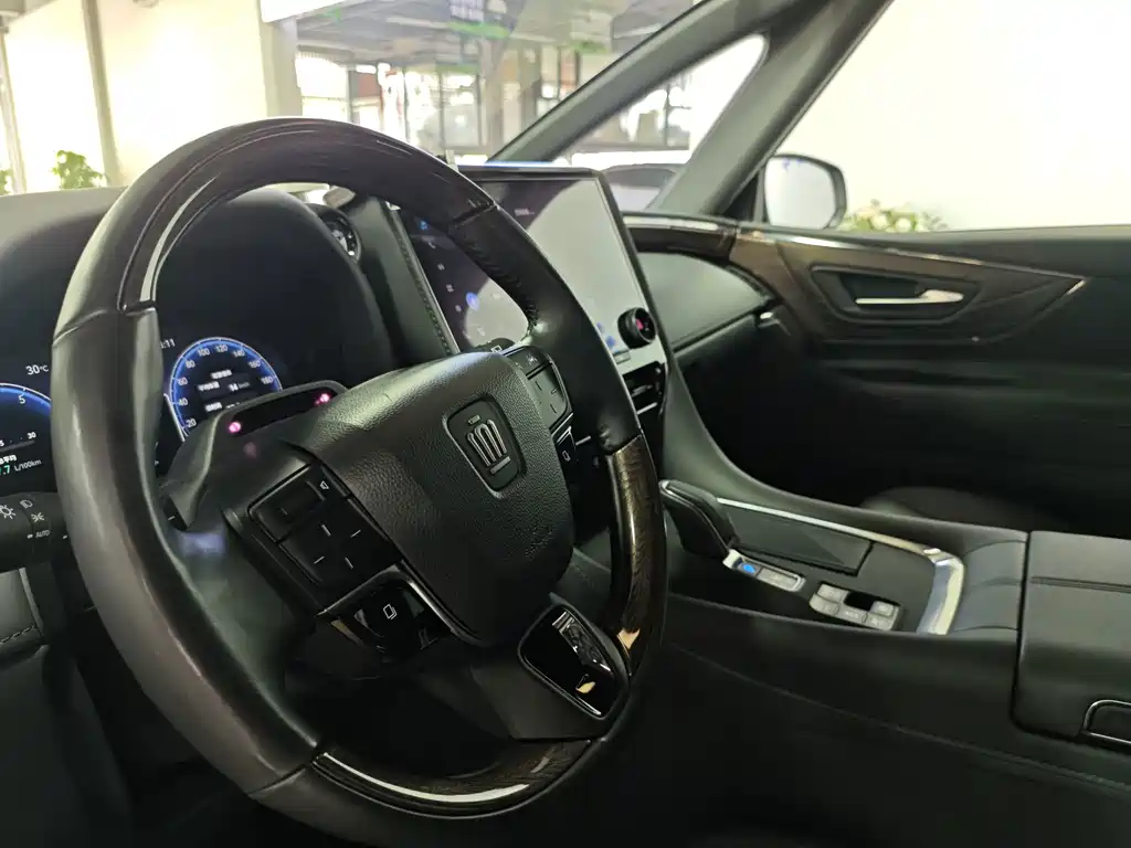 Toyota Vellfire — миниатюра 6