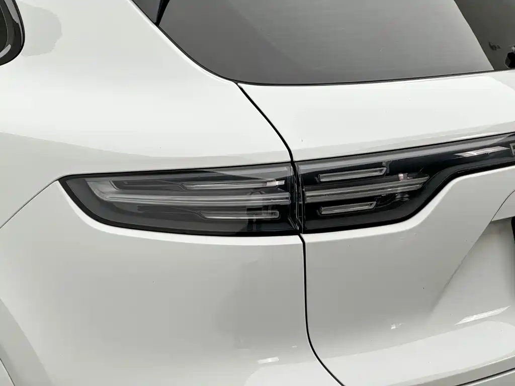 Porsche Cayenne — миниатюра 32
