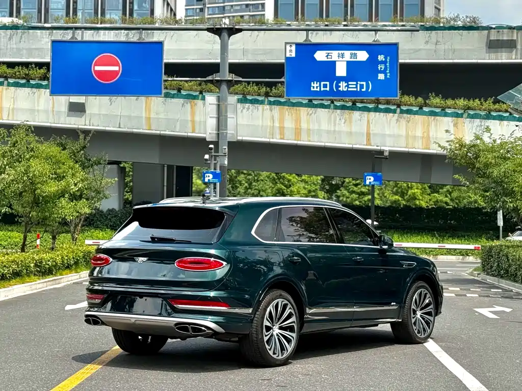 Bentley Bentayga — миниатюра 7