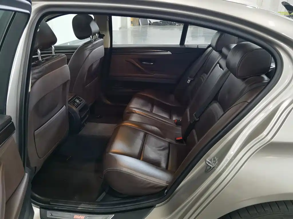 BMW 5 Series — миниатюра 15