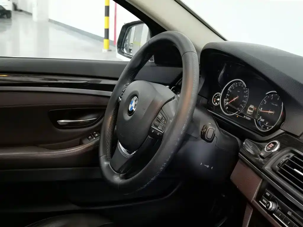 BMW 5 Series — миниатюра 22