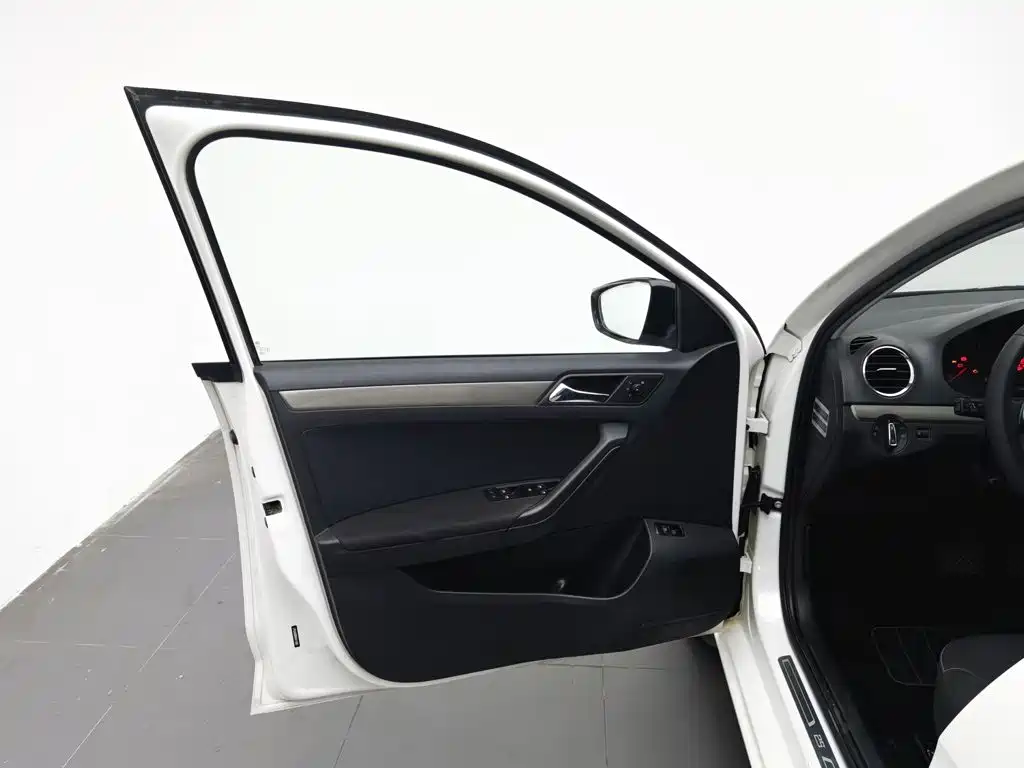 Volkswagen Jetta — миниатюра 8