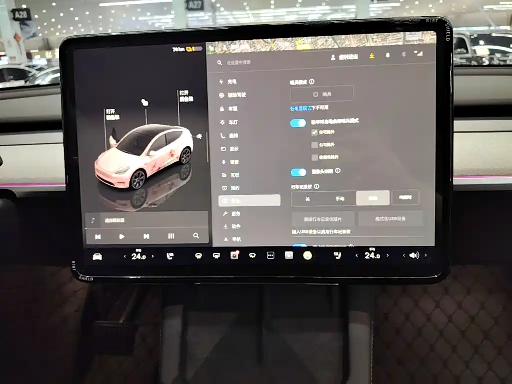 Tesla Model Y — миниатюра 13