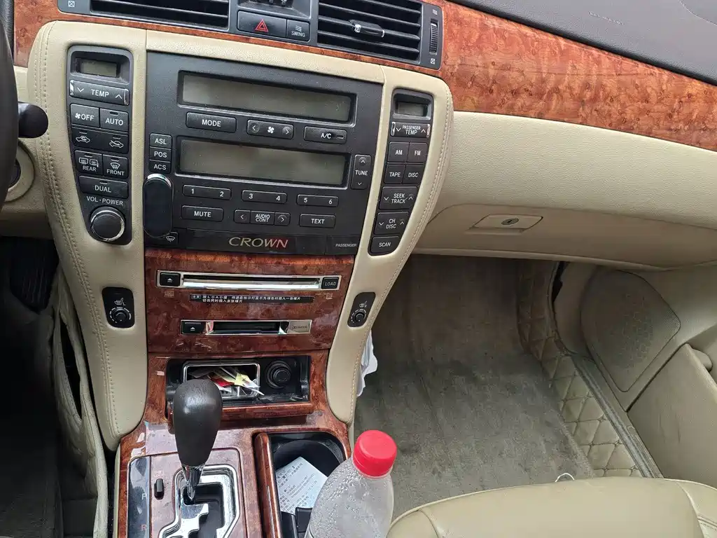 Toyota Crown — миниатюра 9