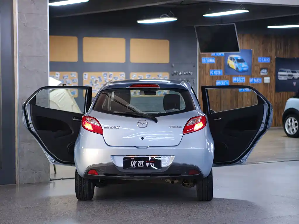 Mazda 2 Dazzle Dynamic 1.5L Auto Luxury Edition, фото 2