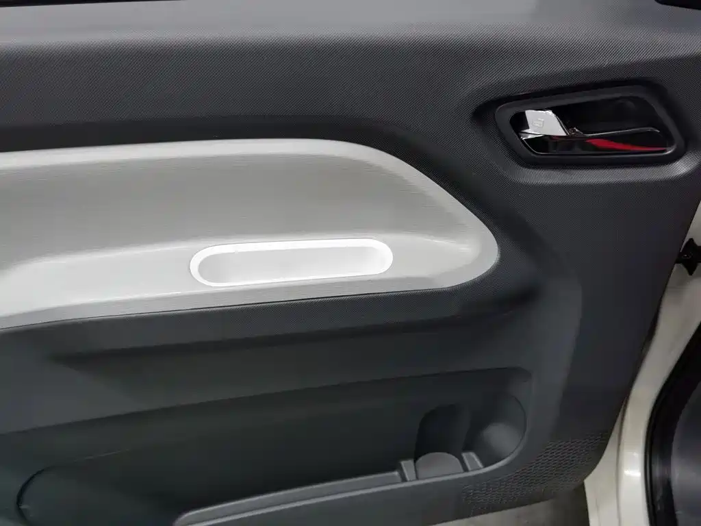 Wuling MINIEV — миниатюра 9
