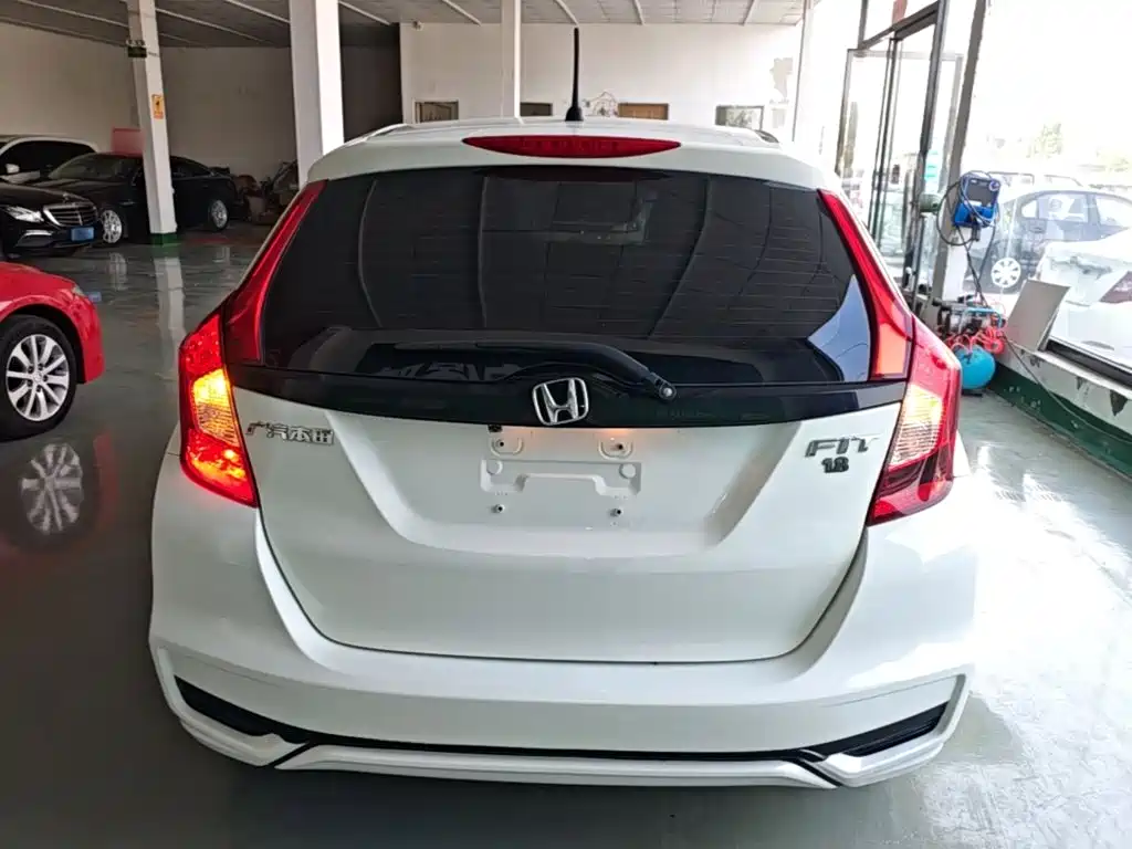 Honda Fit — миниатюра 6