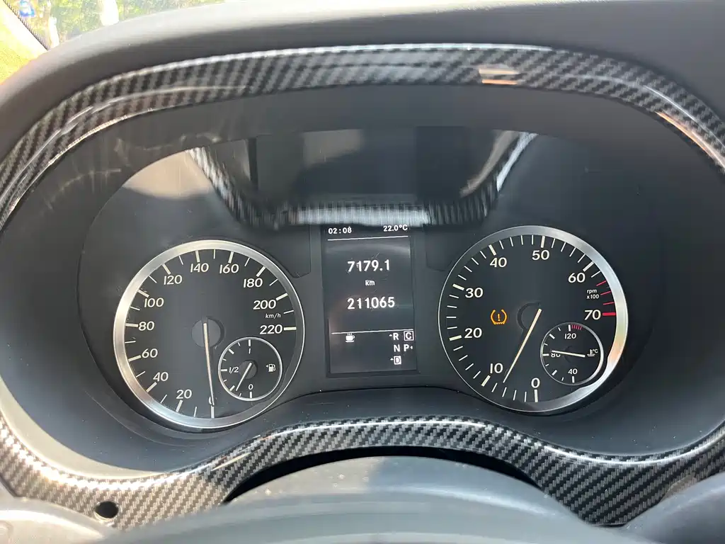Mercedes-Benz V-Class (Import) — миниатюра 13
