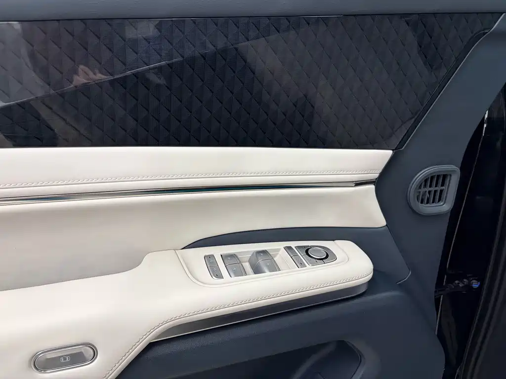 BYD Xia — миниатюра 16