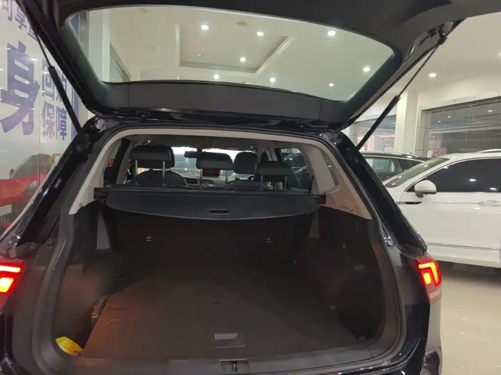 Volkswagen Tiguan L — миниатюра 19